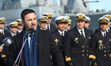 El Ministro Petri podría llegar a la Base Naval el viernes, para el acto del Crucero Belgrano