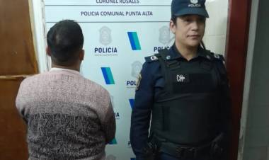 Detuvieron a un vendedor ambulante por intentar robar una camioneta