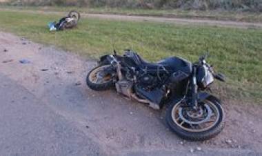 Un choque de motos dejó a tres personas hospitalizadas