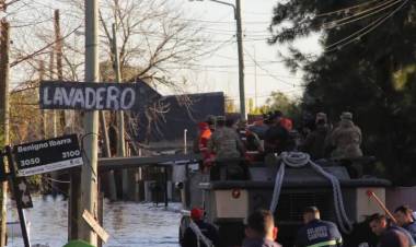 Desde Puerto Belgrano hubo importante despliegue de la Armada para asistir a Zárate y Campana