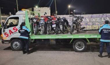 Secuestran motos, autos y demoran a un joven buscado por la justicia en un operativo de control