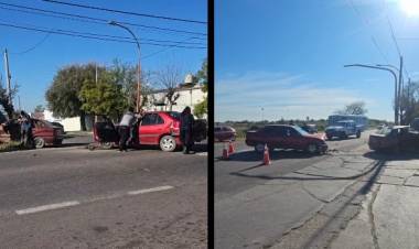 Un vehículo giró a la izquierda y fue impactado por otro que venía de frente en Colón y Ciudad de Carmelo