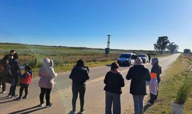 Cortaron el ingreso a Pehuen Co en reclamo por el agua contaminada en la escuela de la Villa Balnearia