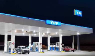 Cargar nafta de madrugada será más barato en las estaciones YPF