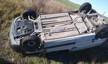Buscan ubicar a un camionero que provocó un vuelco en la Ruta 3 en cercanías a Coronel Dorrego