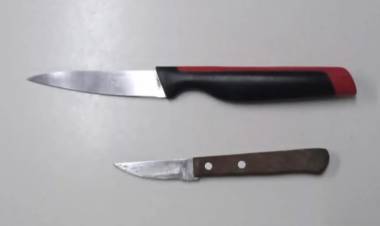 Demoraron a un hombre por ingresar al patio de una casa; tenía dos cuchillos