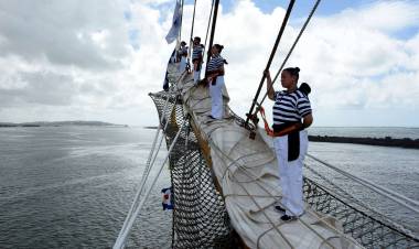 En Brasil, Recife le dio una cálida bienvenida a la Fragata ARA “Libertad”