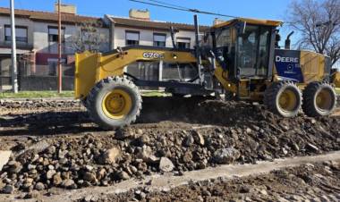 Continúan los trabajos de repavimentación en Avenida Paso