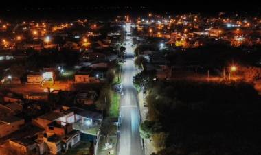 Se realizó la colocación de luminarias LED en el acceso a Villa Arias