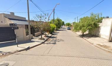 Vecinos de un sector de la ciudad aseguran que sienten un fuerte olor a acetona que sale de sus cloacas