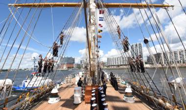 La fragata ARA “Libertad” arribó al puerto de Hamburgo en Alemania