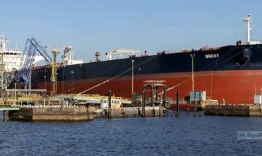 Llegan más gigantes petroleros a Puerto Rosales y habilitan una segunda posición en el nuevo muelle