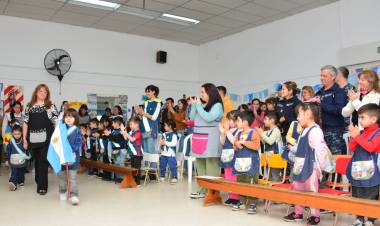 El Jardín de Infantes N° 907 de la Base Naval Puerto Belgrano inauguró pisos nuevos