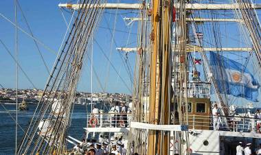 La fragata ARA “Libertad” zarpó del puerto de Lisboa