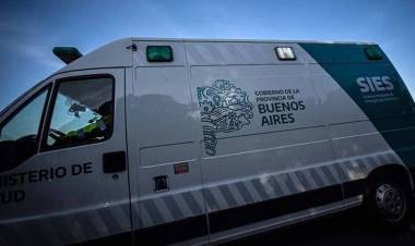 Accidente entre un auto y una moto en el macrocentro de Punta Alta