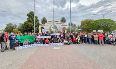 Punta Alta se sumó a la marcha por la universidad y otros reclamos