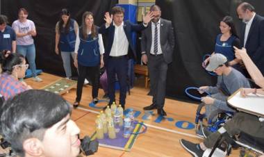 Kicillof: "Es difícil, pero tenemos que seguir adelante, a pesar de los insultos y maltratos de Milei"