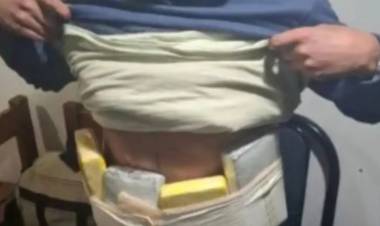 Un hombre que viajaba desde Punta Alta a Bariloche en colectivo lo detuvieron con 4 kg de cocaína