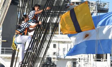 La fragata ARA “Libertad” inició el último tramo del 53° Viaje de Instrucción