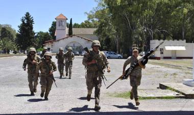 El Gobierno aumentó los salarios de las Fuerzas Armadas y de la Policía de Establecimientos Navales