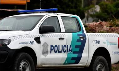 Un hombre fue aprehendido por romper vidrios en una puerta en Ciudad Atlántida