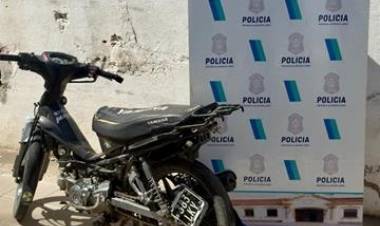 Un hombre fue aprehendido por circular en una moto con numeración limada