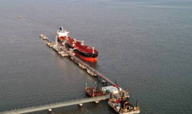 Puerto Rosales supera los 100 buques en el muelle que exporta el crudo de Vaca Muerta