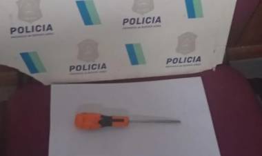 Un hombre fue aprehendido por amenazar a su pareja con un destornillador