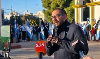 "Honrar la Patria es cuidar a los jubilados, trabajadores y la educación pública" afirmó Aristimuño