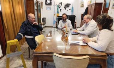Camuzzi entregará al Municipio de Coronel Rosales bicicleteros hechos con caños en desuso