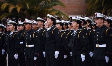 Aspirantes de la Escuela de Suboficiales recibieron sus uniformes y juraron fidelidad a la bandera