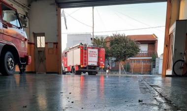 Un principio de incendio en una vivienda generó la derivación de un hombre al hospital