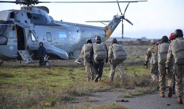 Fuerzas Especiales de la Armada se adiestraron en paracaidismo 
