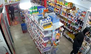 Un delincuente amenazó a un comerciante con un puzón e intentó robar la caja, fue detenido