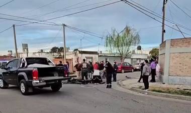 Accidente de tránsito: un motociclista resultó herido tras impactar contra un camión