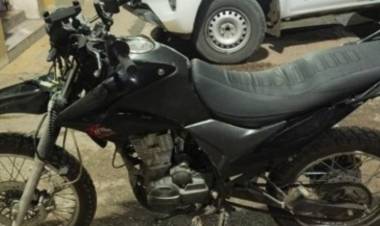 Dos menores fueron aprehendidos por el robo de una moto