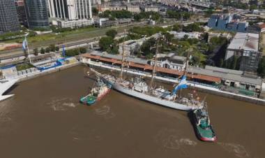 La Fragata Libertad en el último tramo del viaje, arribará el sábado al Puerto de Buenos Aires