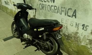 Atrapan a dos menores acusados de querer robar una moto