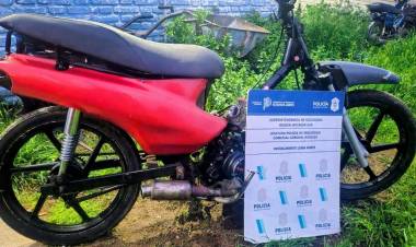 Aprehendieron a un joven en Punta Alta por desobediencia y la presunta adulteración de una moto