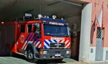 Bomberos Voluntarios y Policías asistieron a un bebé en la plaza Belgrano 