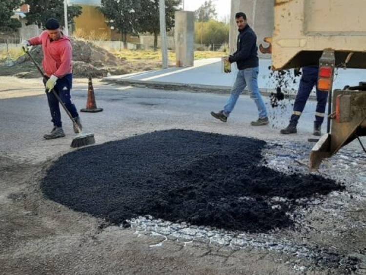 Continúan las tareas de bacheo en Ciudad Atlántida y Barrio Parque San Martín