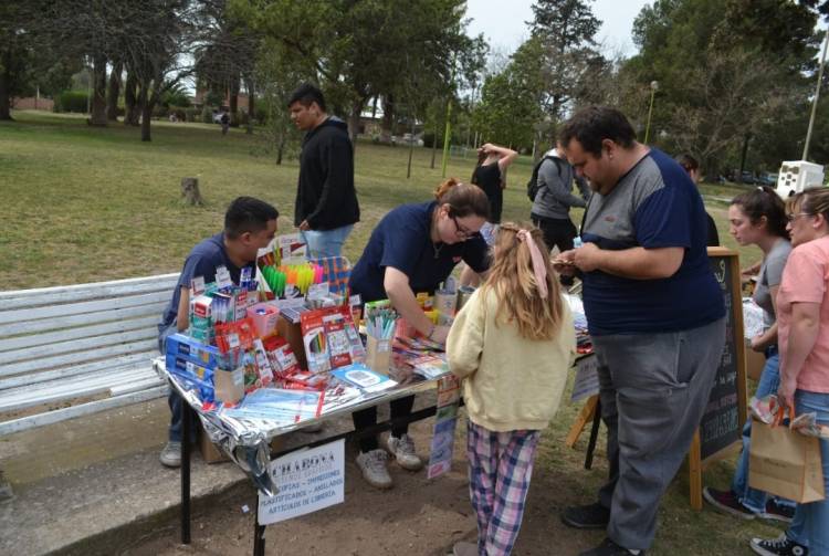 Villa Arias festejó la llegada de la primavera con las instituciones de su Mesa Barrial 