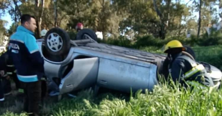 Una persona resultó ilesa luego de un vuelco en ruta 3