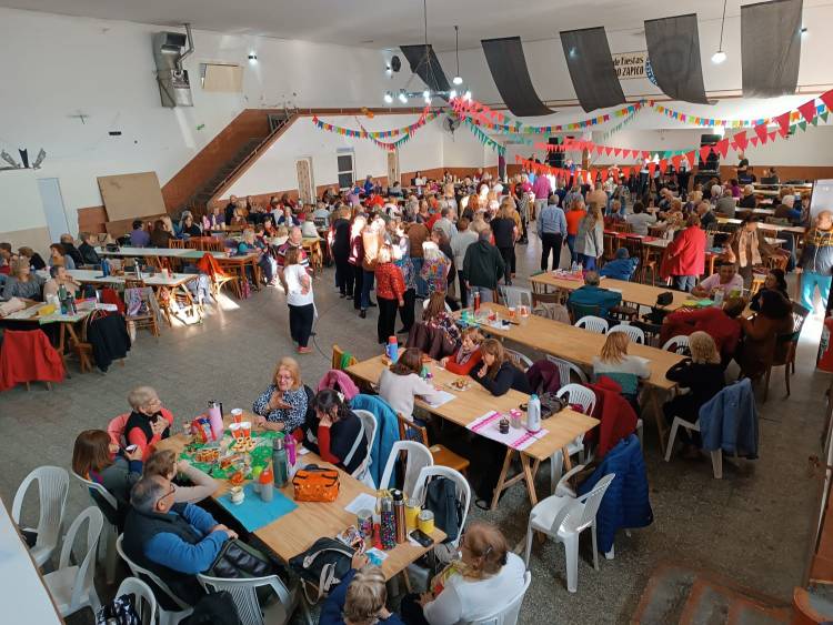 Los adultos mayores rosaleños tuvieron su fiesta organizada por el Municipio 