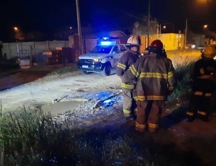 Bomberos Voluntarios acudieron al principio de incendio en una vivienda