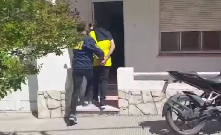 Un delincuente fue detenido por robo agravado y uso de armas