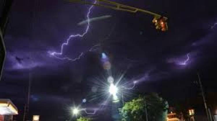 Alerta por fuertes tormentas afectan a Coronel Rosales y otros distritos bonaerenses