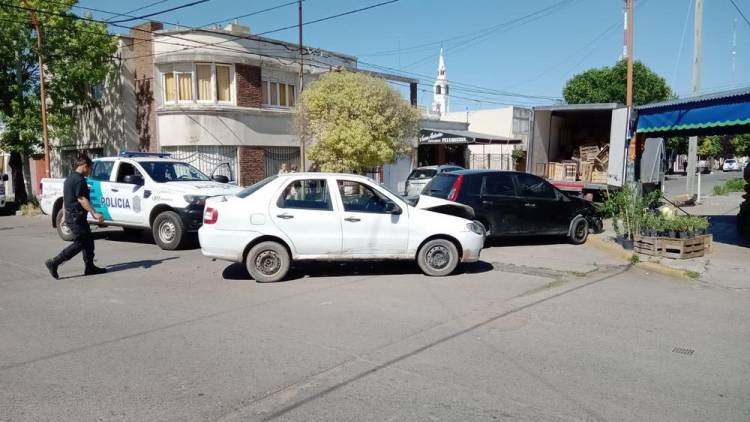 Choque entre dos vehículos en Espora y Mitre