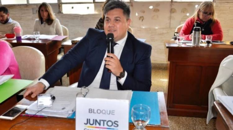 "Coronel Rosales podría funcionar tranquilamente con menos concejales", dijo el presidente del bloque Juntos