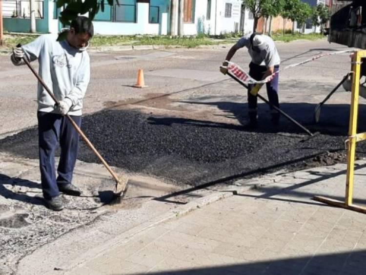 Continúan los trabajos de bacheo del Municipio en calles de distintas zonas de la ciudad